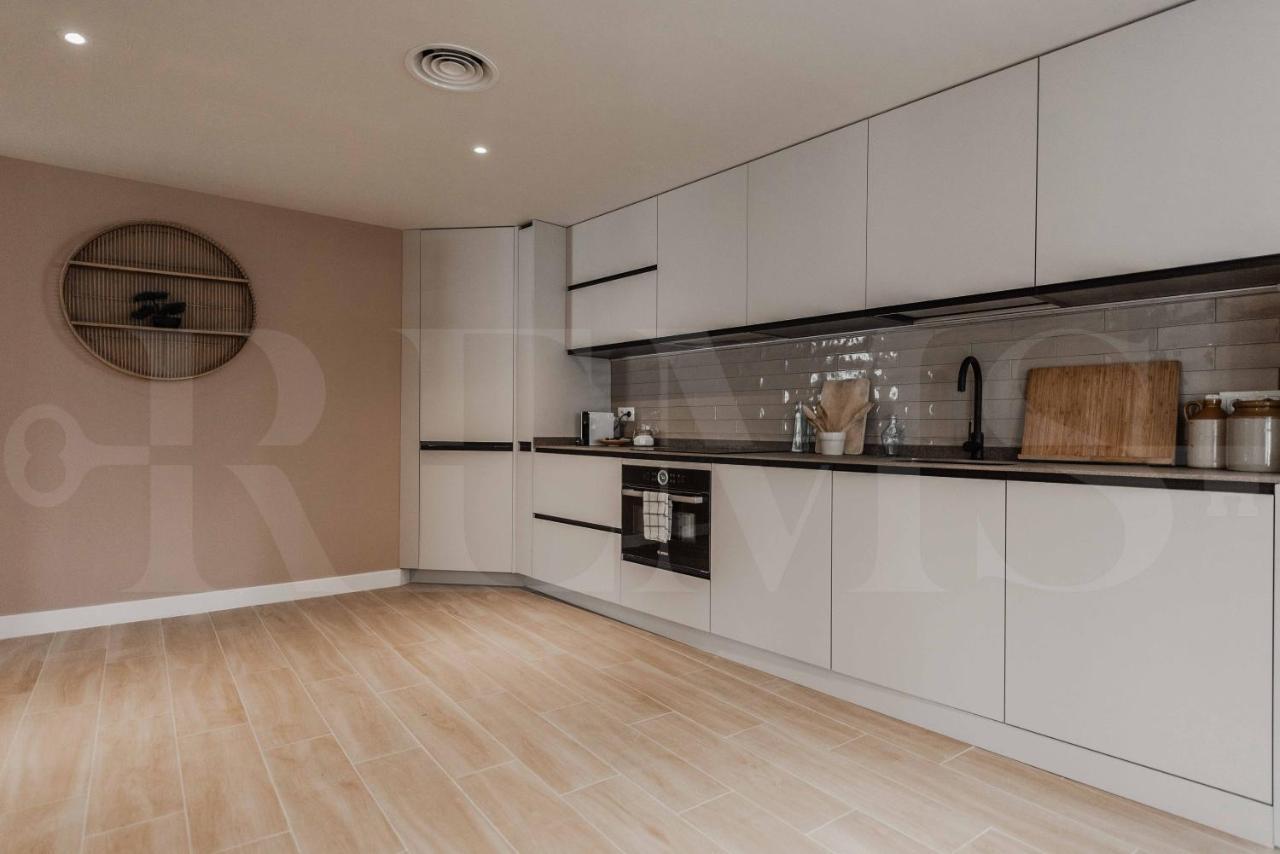 Apartament Idyllic&spacious W/ Parking - Center *